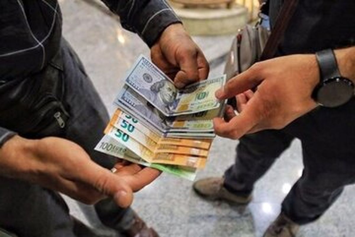 قیمت دلار در بازار آزاد و رسمی | دلار گران شد